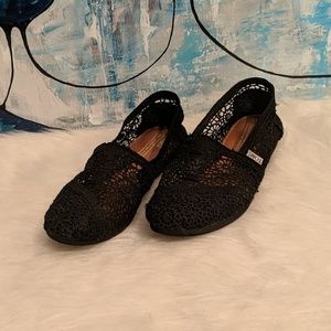 Woman's Tom's Size 6.5.